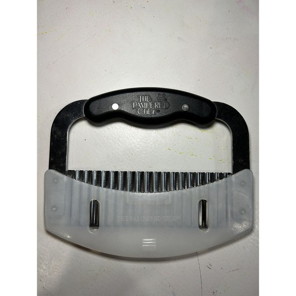 Pampered Chef Stainless Crinkle Cutter Fry/Vegetable Slicer Curved Blade w/Cover - Picture 1 of 2